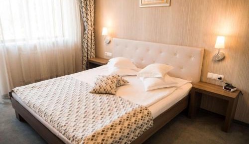 Deluxe King Suite with Sofa Bed