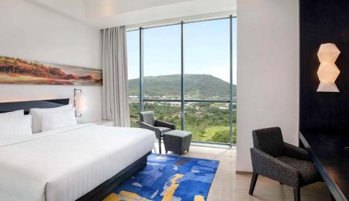 Executive King Room with Mountain View