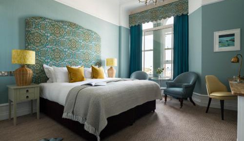 Double or Twin Room with Partial Sea View