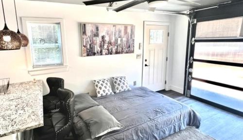 Deluxe Room (2 Adults + 1 Child)