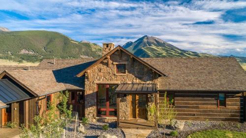Four-Bedroom Holiday Home