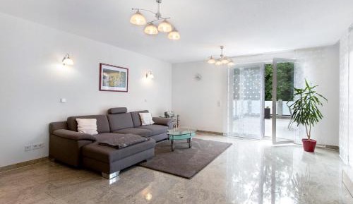 Superior One-Bedroom Apartment