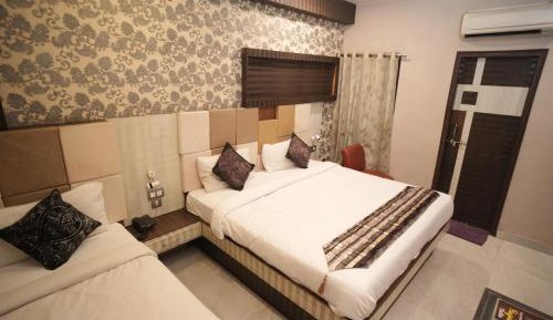 Deluxe Family Room