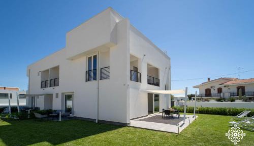 Two-Bedroom Deluxe Apartment with Garden View