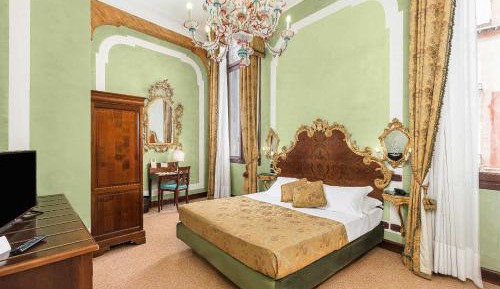 Luxury Double or Twin Room with Canal View
