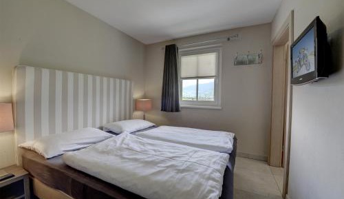 Deluxe One-Bedroom Apartment with Garden View