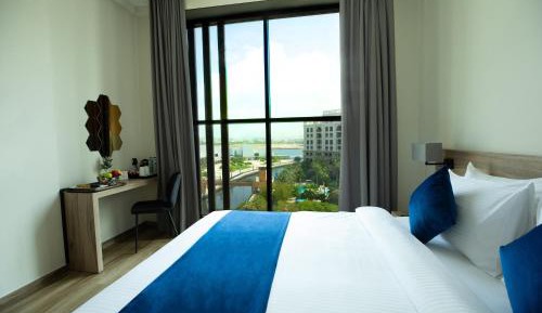 Deluxe Waterfront Room (includes 25% off F&B)