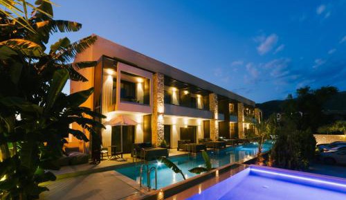 Deluxe Double Swim Up with Shared Pool