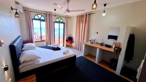 Deluxe Double Room with Balcony and Sea View