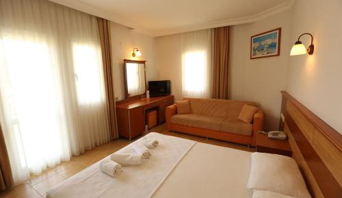 Double Room with Balcony (3 Adults)