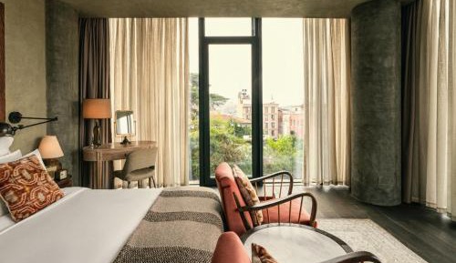 Medium Room