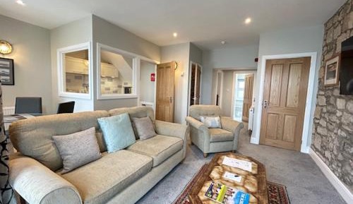 One-Bedroom Apartment with Sea View