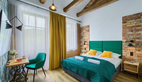Two-Bedroom Apartment with Mountain View
