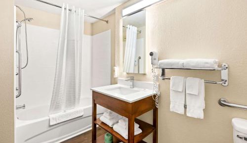 King Suite - Accessible/Non-Smoking