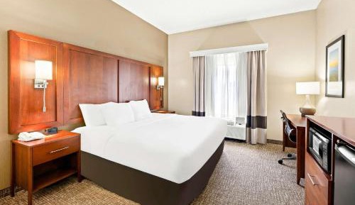 King Suite with Roll in Shower - Accessible/Non-Smoking