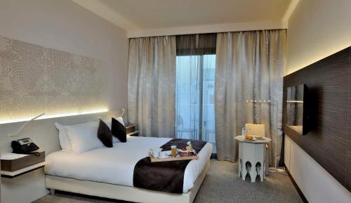Superior Double Room King Size Bed City View