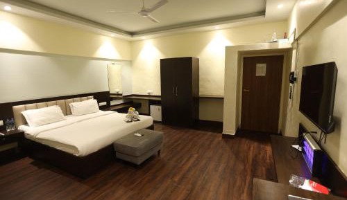 Deluxe King Suite
