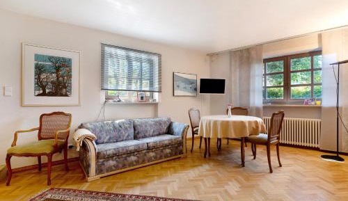 Superior One-Bedroom Apartment
