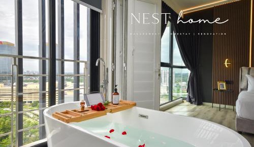 Three-Bedrooms Premium Apartment with Bathtub & Pool Table