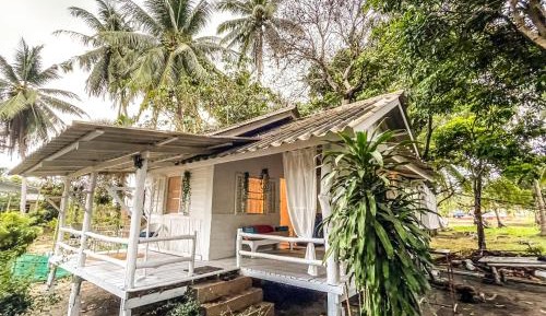 Bungalow with Garden View