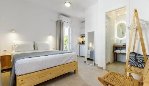Deluxe Double Room with Balcony and Sea View
