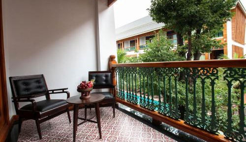 Luxury King Bed with Spa bathtub and Private Balcony