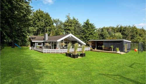 Three-Bedroom Holiday Home 