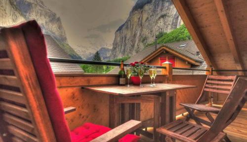 Apartment with Mountain View