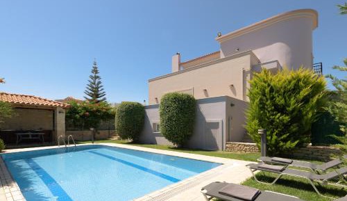 Three-Bedroom Villa with Private Pool-1