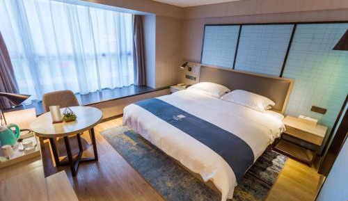 Deluxe Queen Room