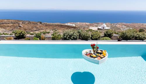 Honeymoon Suite with Infinity Pool and Sea View