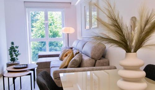 One-Bedroom Apartment with Park View