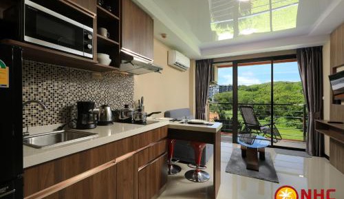 Apartment with Mountain View