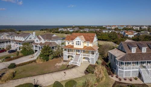 Six-Bedroom Holiday Home