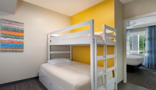 2 Bedroom Queen Family Suite