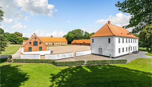 Seven-Bedroom Holiday Home
