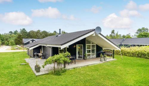 Three-Bedroom Holiday Home 