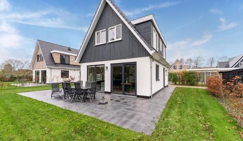 Three-Bedroom Holiday Home 