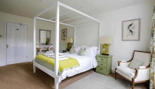 Deluxe Four Poster Room