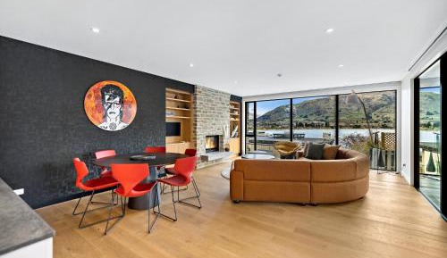 Apartment with Lake View