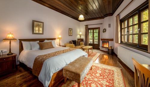 Junior Suite with Fireplace and Spa Bath