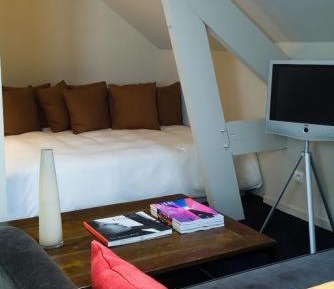 Family Suite - (4 People)