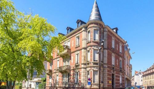 Deluxe One-Bedroom Apartment with City View