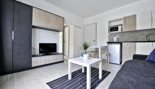 Premium One-Bedroom Apartment with Terrace or Balcony