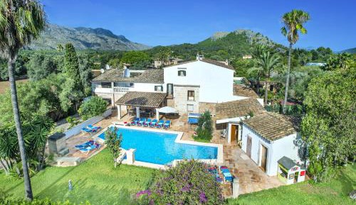 Six-Bedroom Villa 