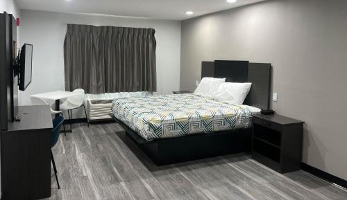 Queen Room - Disability Access - Non-Smoking