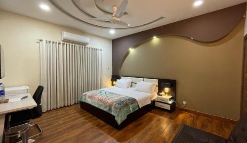 Deluxe Double Room (2 Adults + 1 Child)