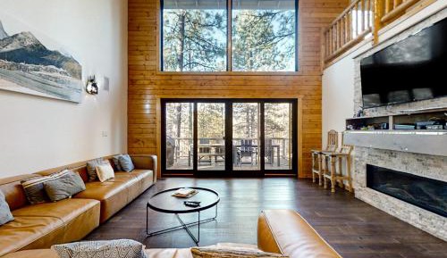 Six Bedroom Holiday Home