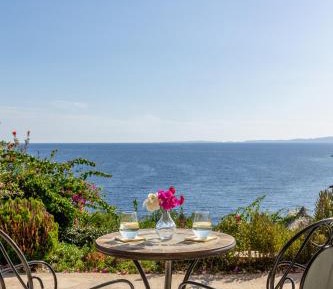 One-Bedroom Suite with Patio and Sea View