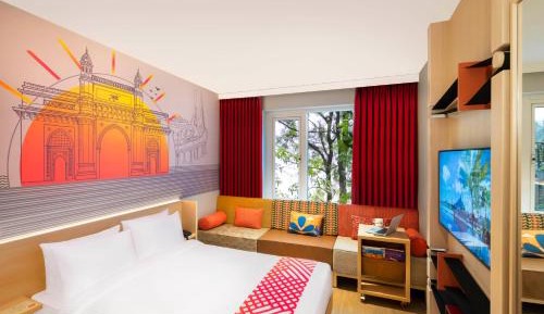 Luxe Queen Room 